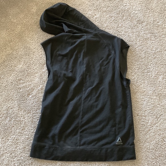 Sleeveless Reebok Hoodie - Picture 2 of 4